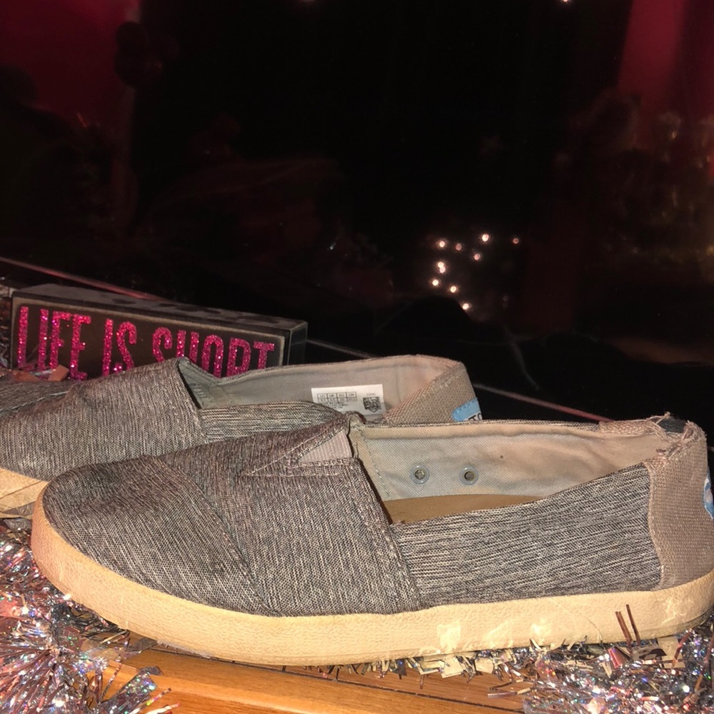 ‼️ Toms Slip Ons size 8.5 ‼️